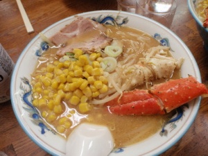 1.Sapporo Miso Ramen Yokocho (札幌麵條街), 好吃拉麵, 湯 太鹹(加了三杯開水, 勉強喝下去)