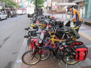 12.車Pa好, 上鎖, 吃麵去