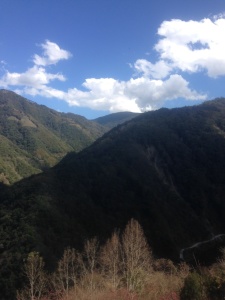 晴空萬里，白雲飃